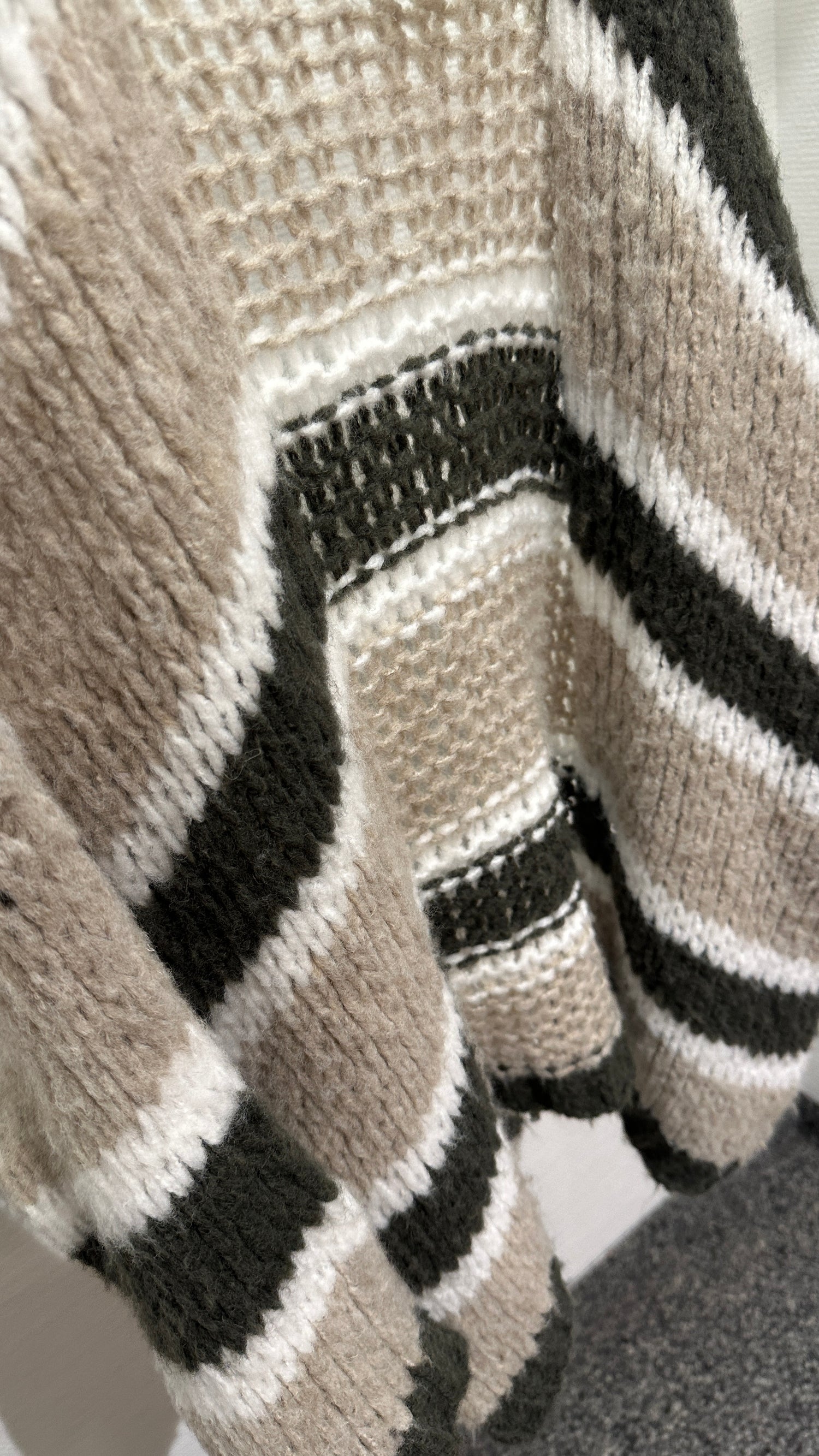Cardigan Strick V Milano beige/olive/weiß