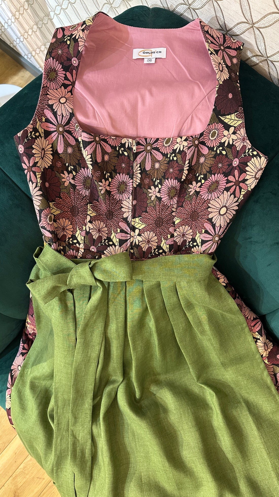 Goldstich Dirndl Blumenmuster in rose weinrot 75cm