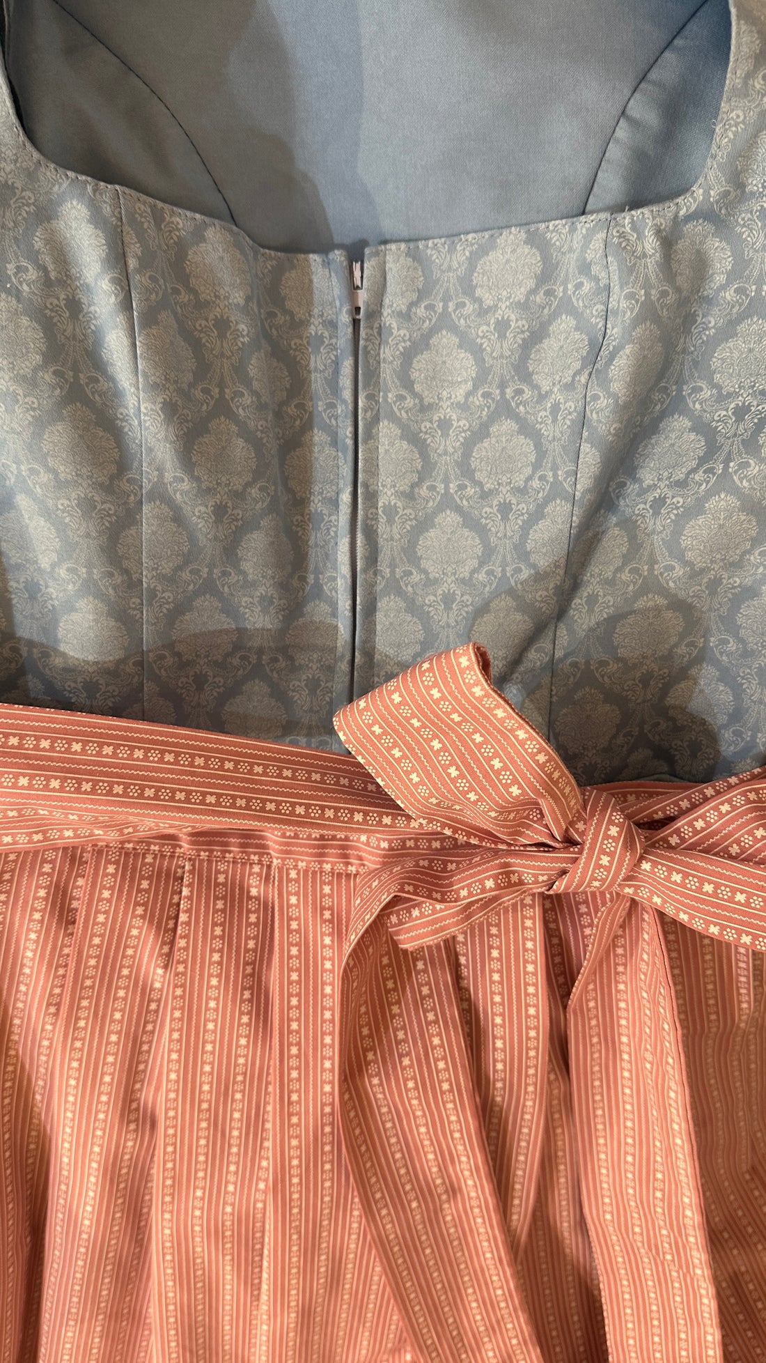 Baumwolldirndl Goldstich hellblau rose 75cm mit Reißverschluss