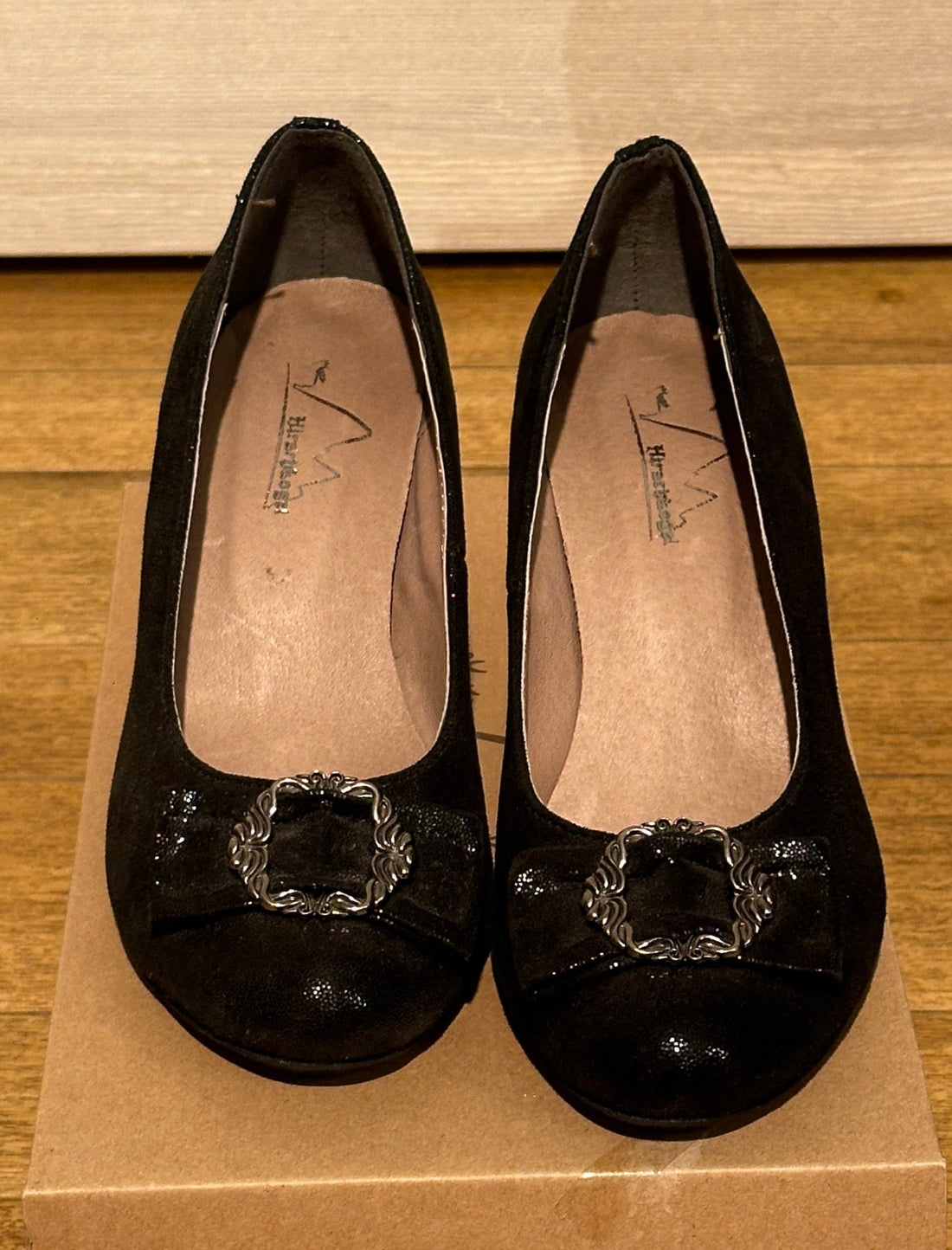 Trachtenschuh Pumps Hirschkogel Leder schwarz mit Schnalle