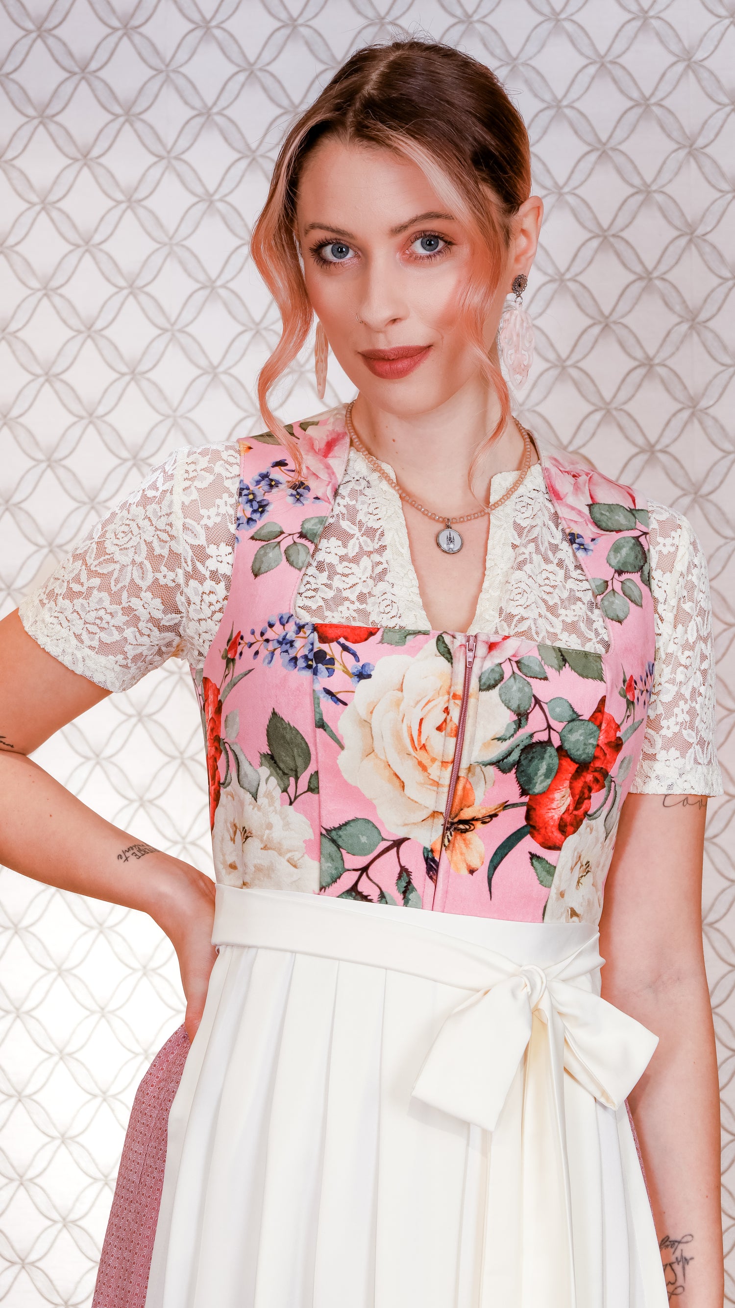 Samtdirndl Goldstich Blumen Rosa 75cm