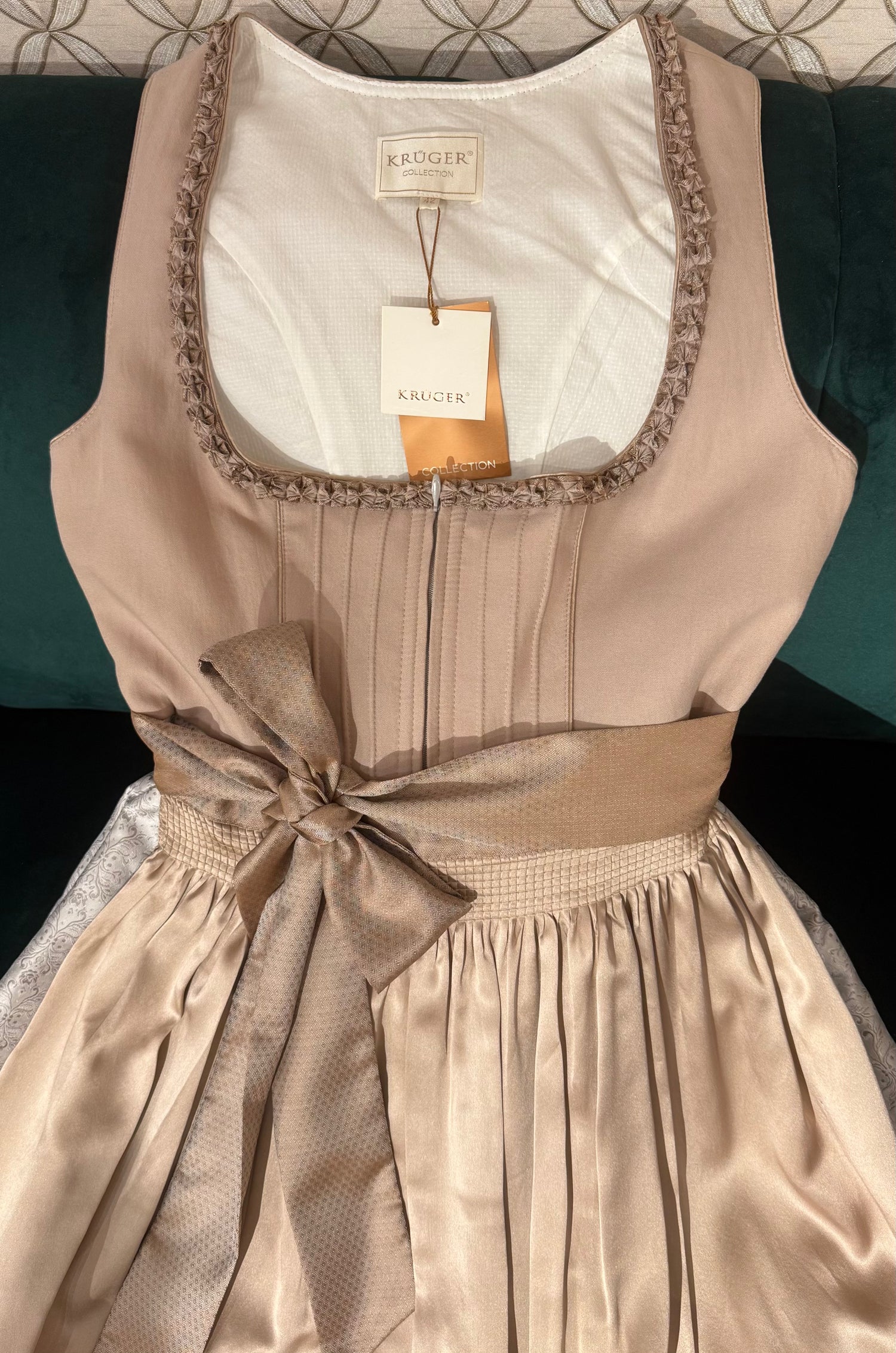 Dirndl Krüger Collection beige 60cm