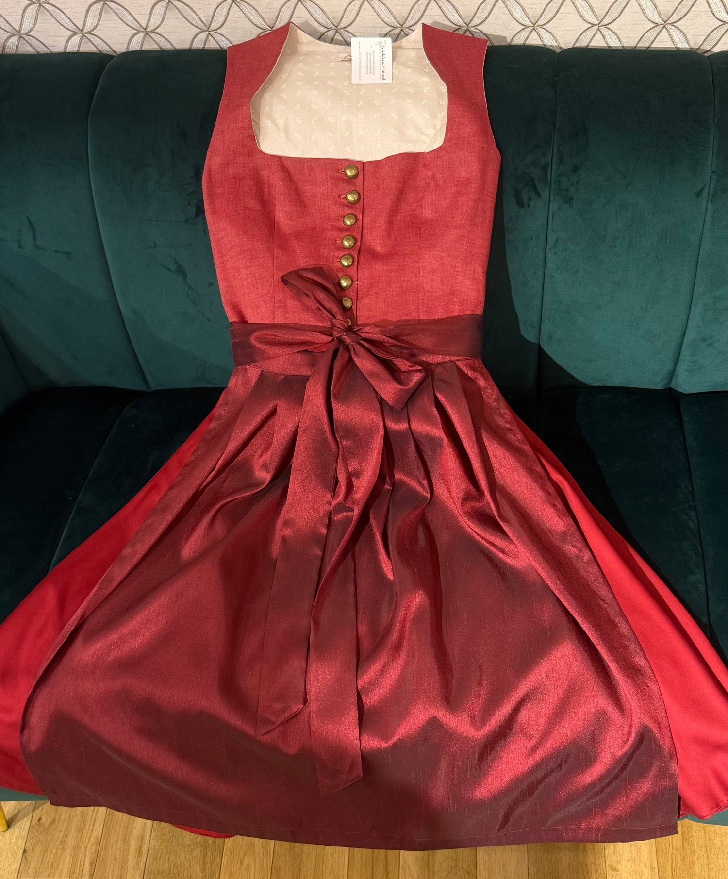 Dirndl Goldstich rot/bordeaux 70cm