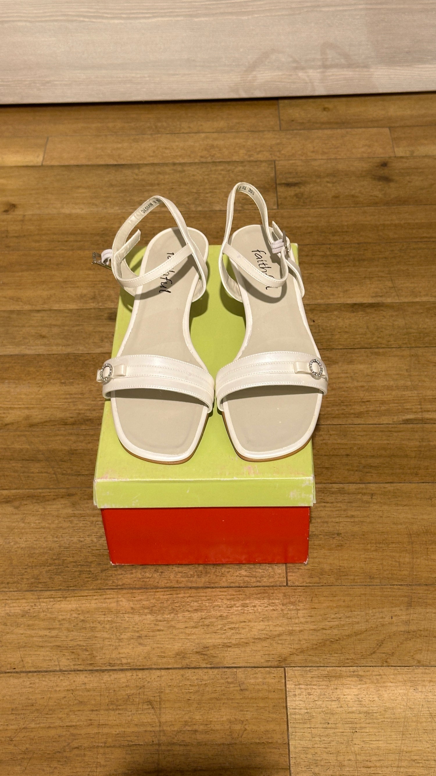 Sandalen Faithful Jasmin weiß