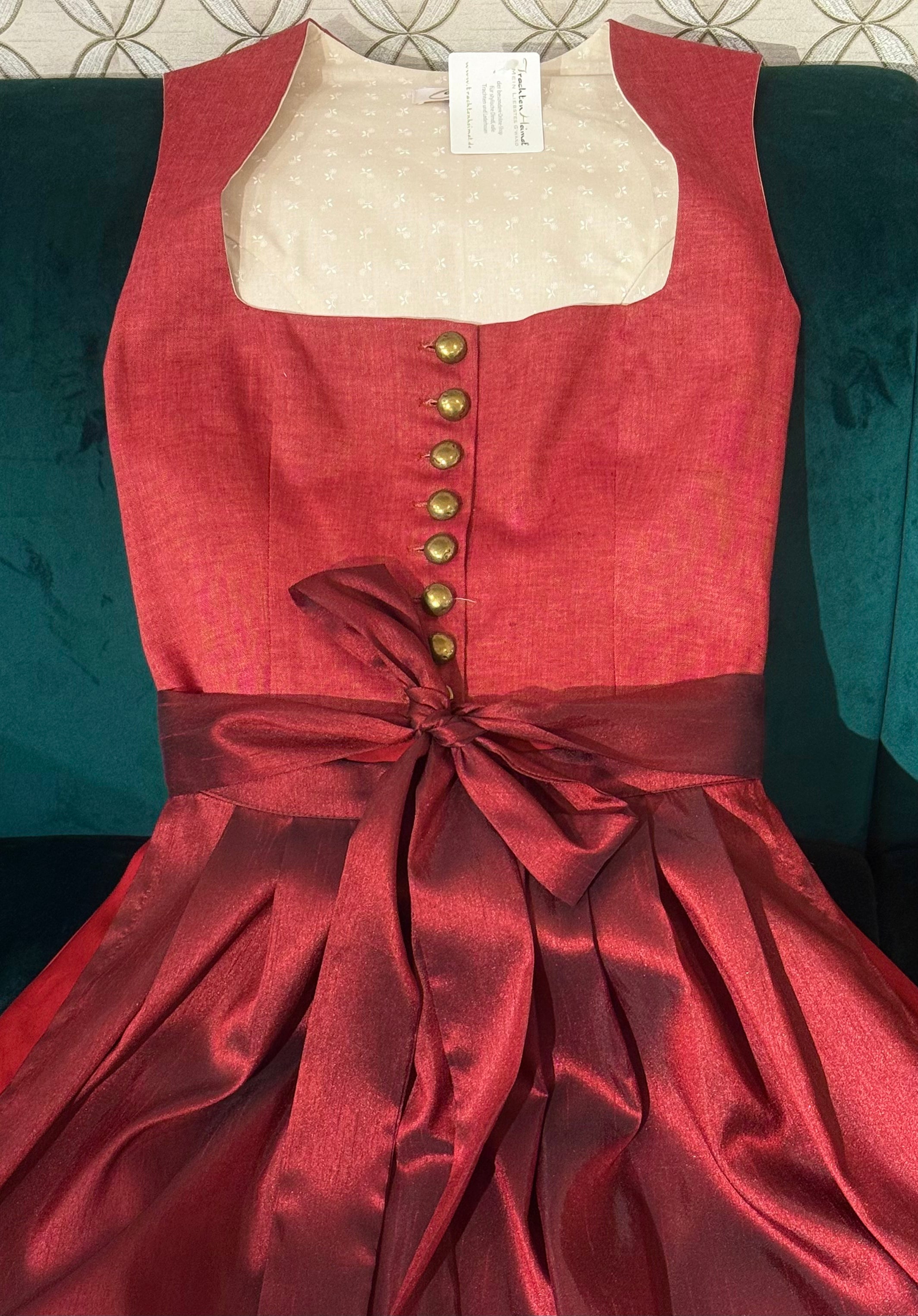 Dirndl Goldstich rot/bordeaux 70cm