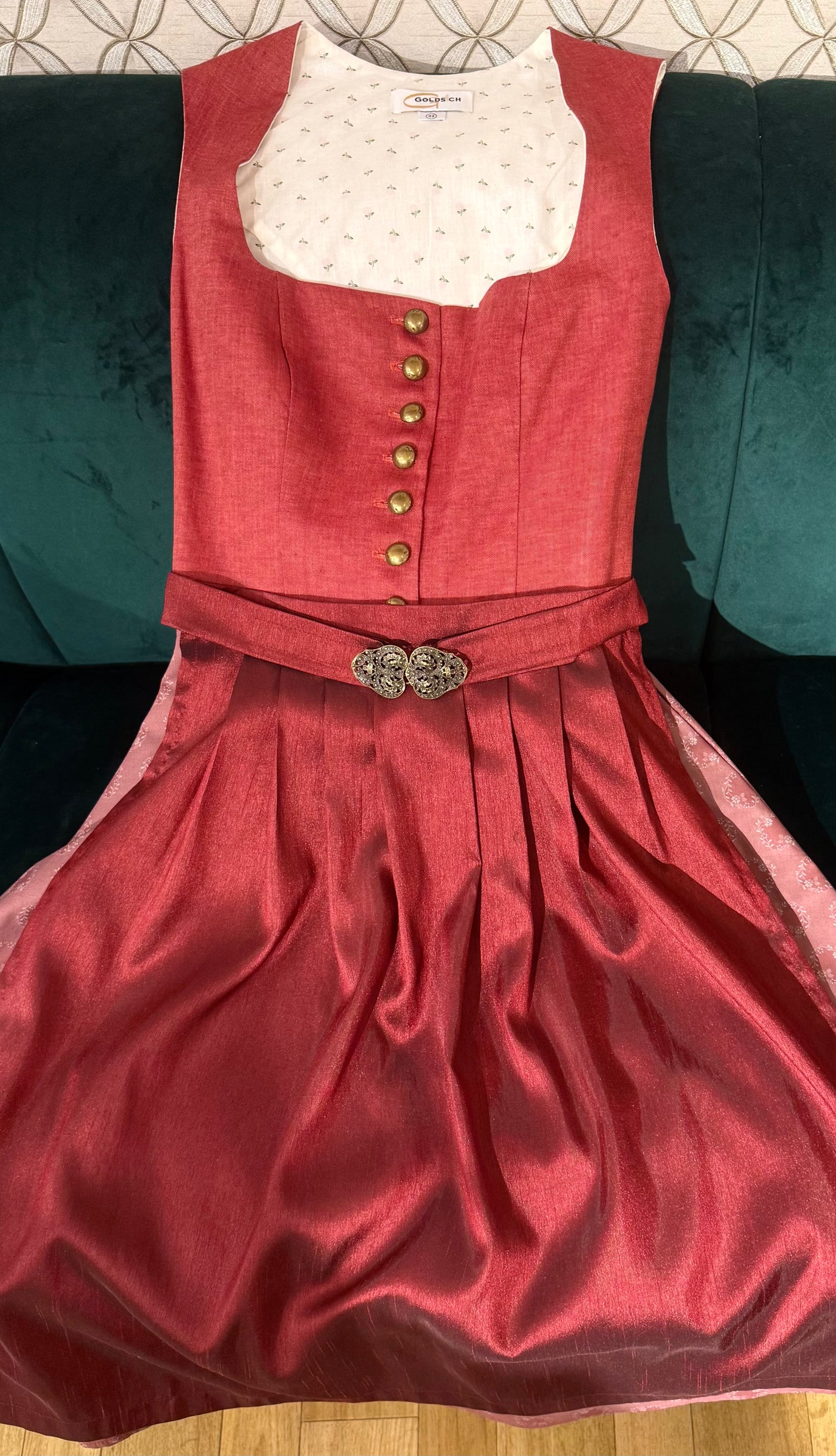 Dirndl Goldstich rot/bordeaux/ Schürze mit Schließe 70cm