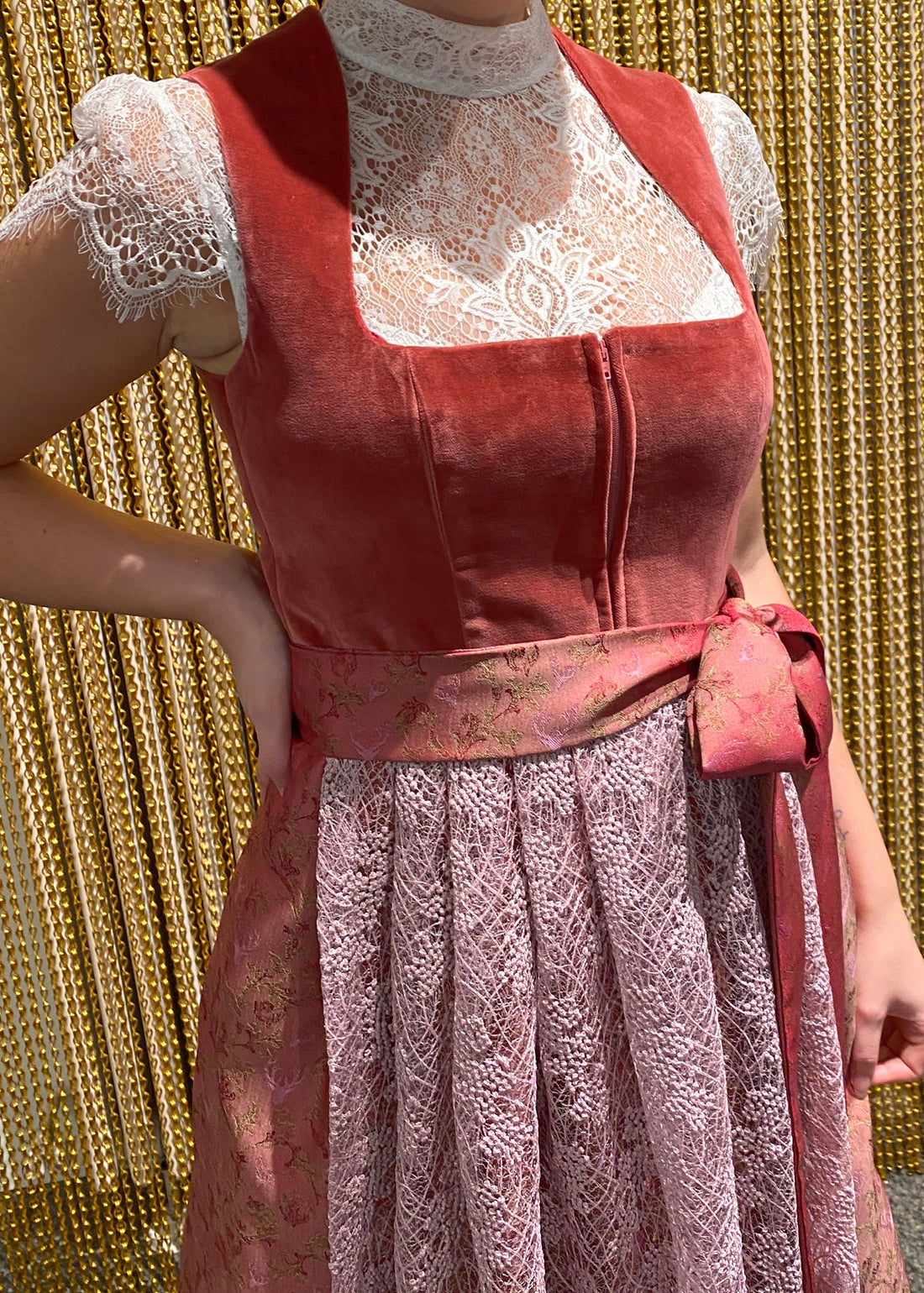 Dirndl Goldstich Samt mit Spitzenschürze 73cm