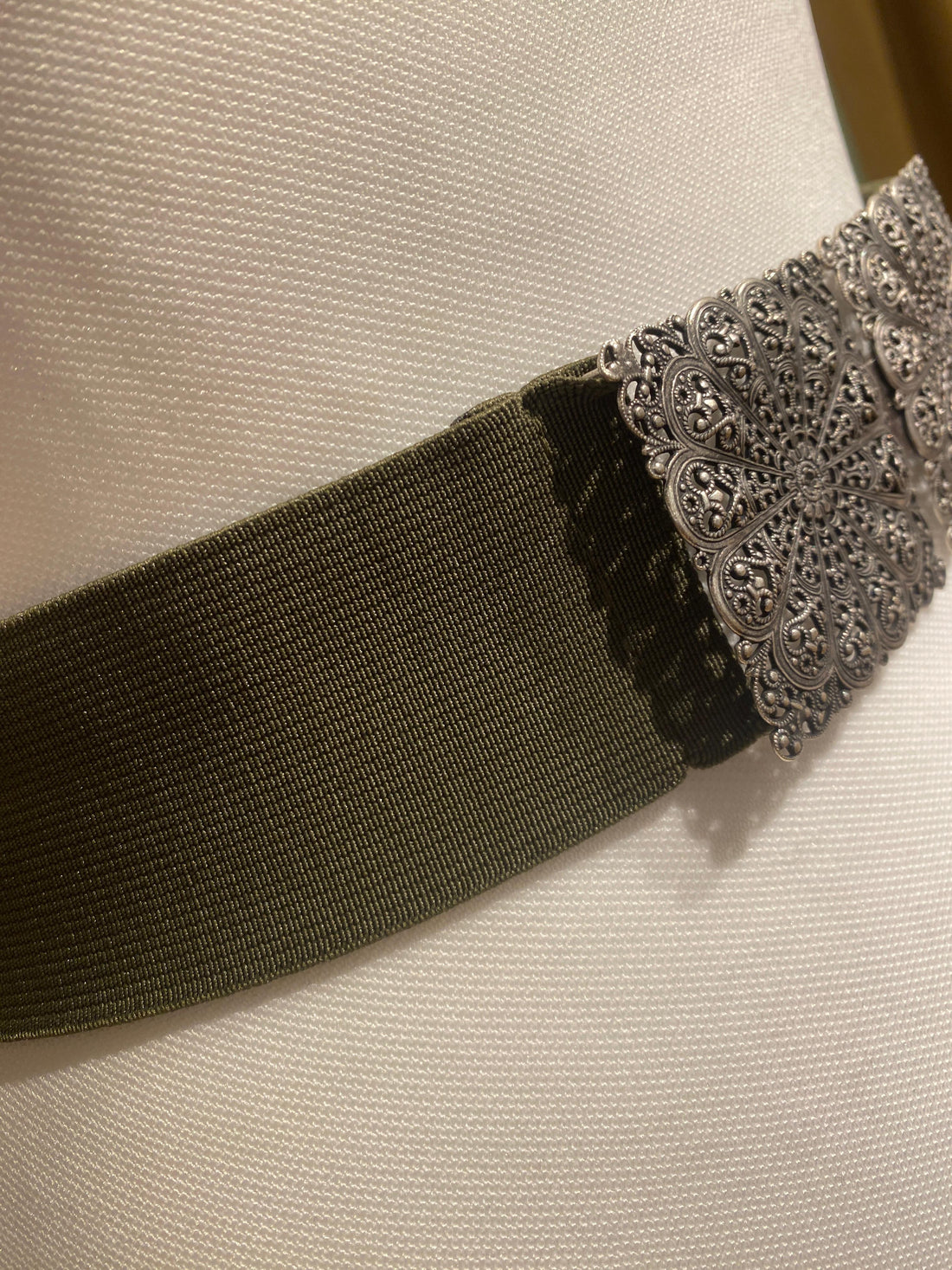 Trachtengürtel Stretch Goldstich oliv/silber
