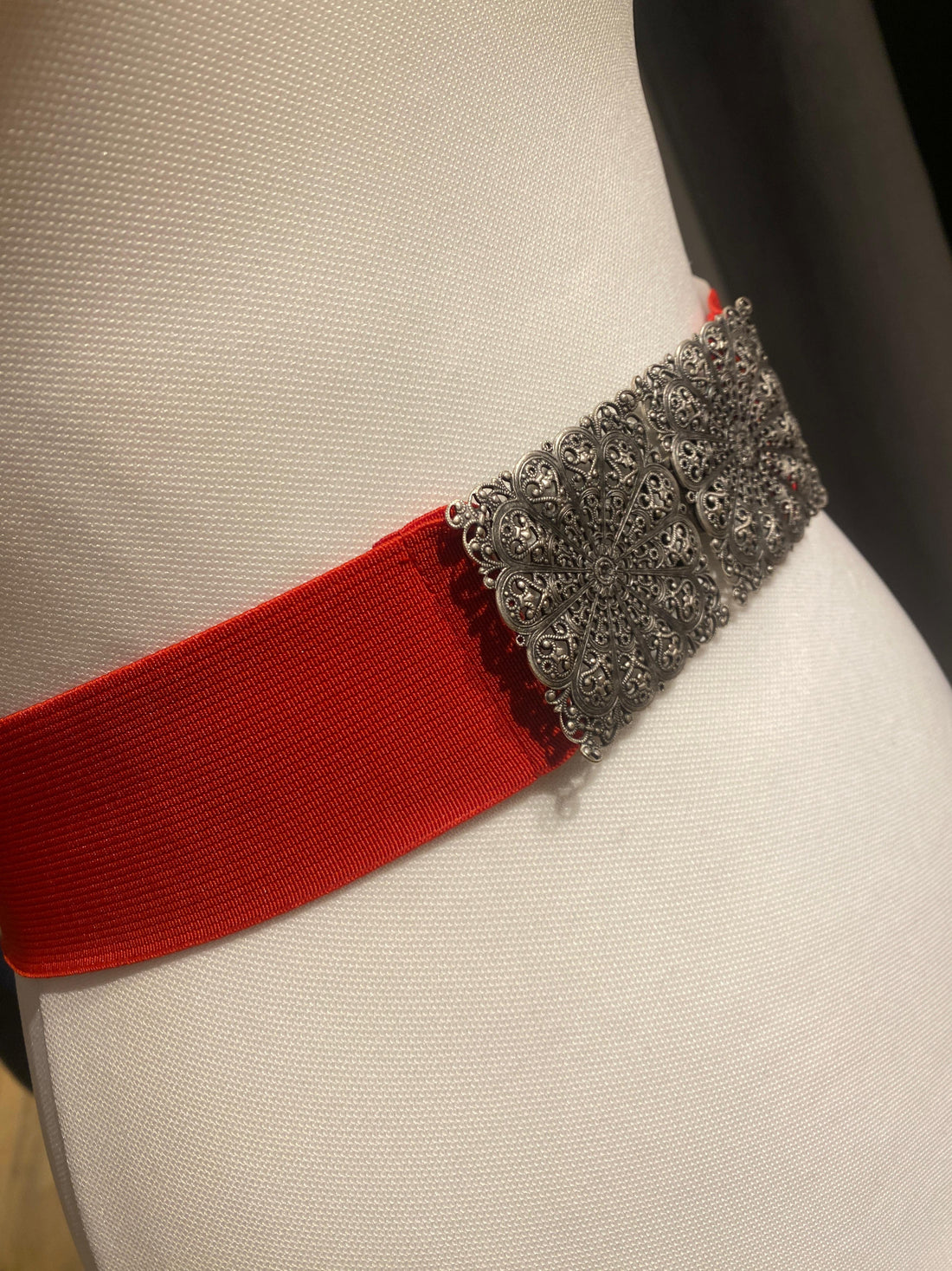 Trachtengürtel Stretch Goldstich rot/silber