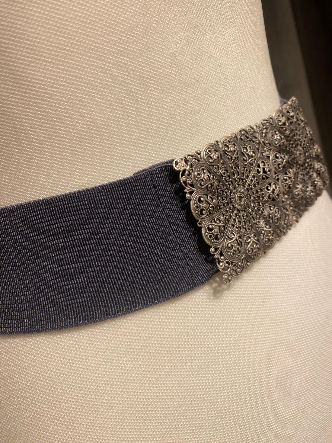 Trachtengürtel Stretch Goldstich grau/silber