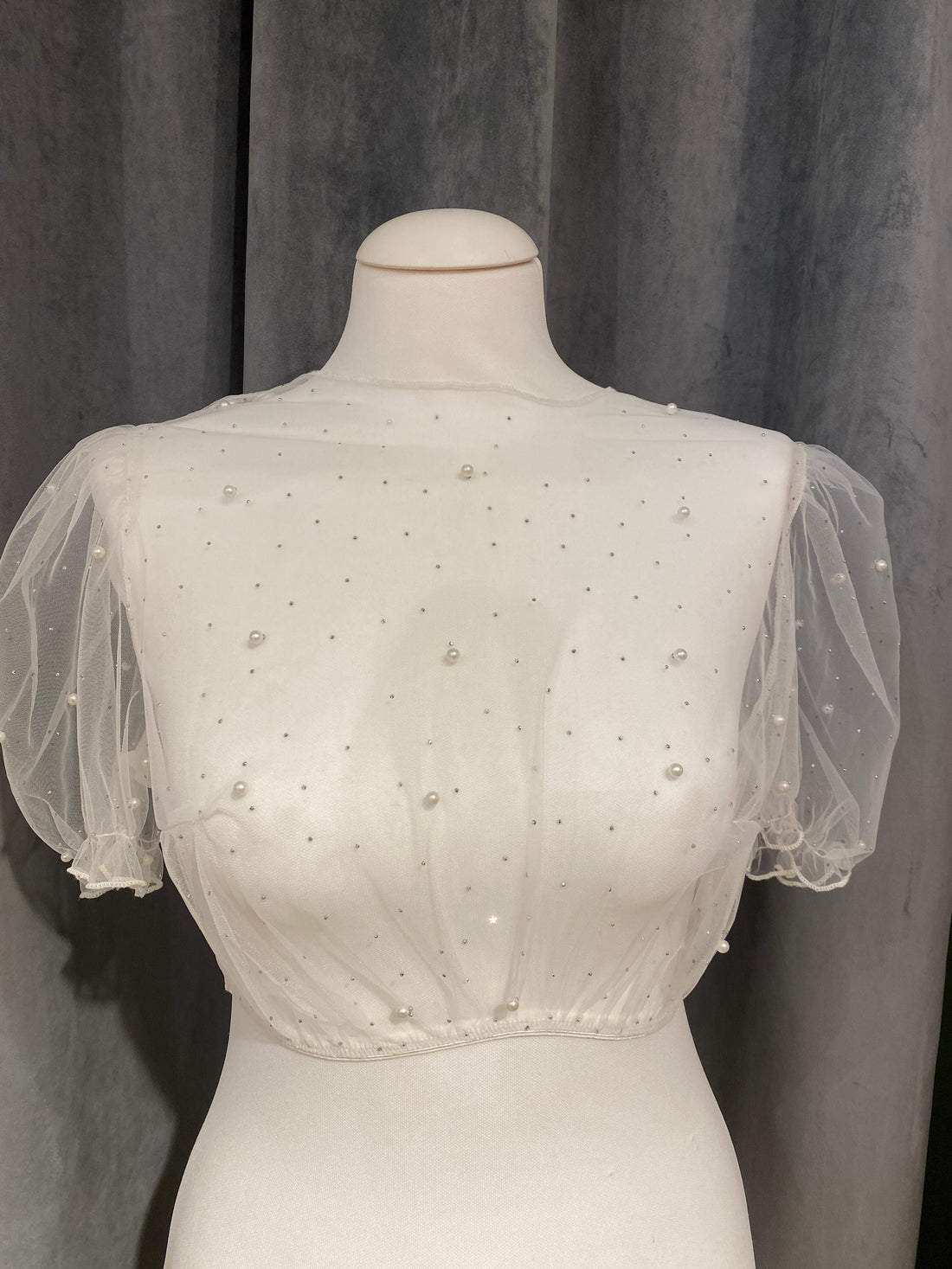 Dirndlbluse Marjo Geldersheim mit Perlen